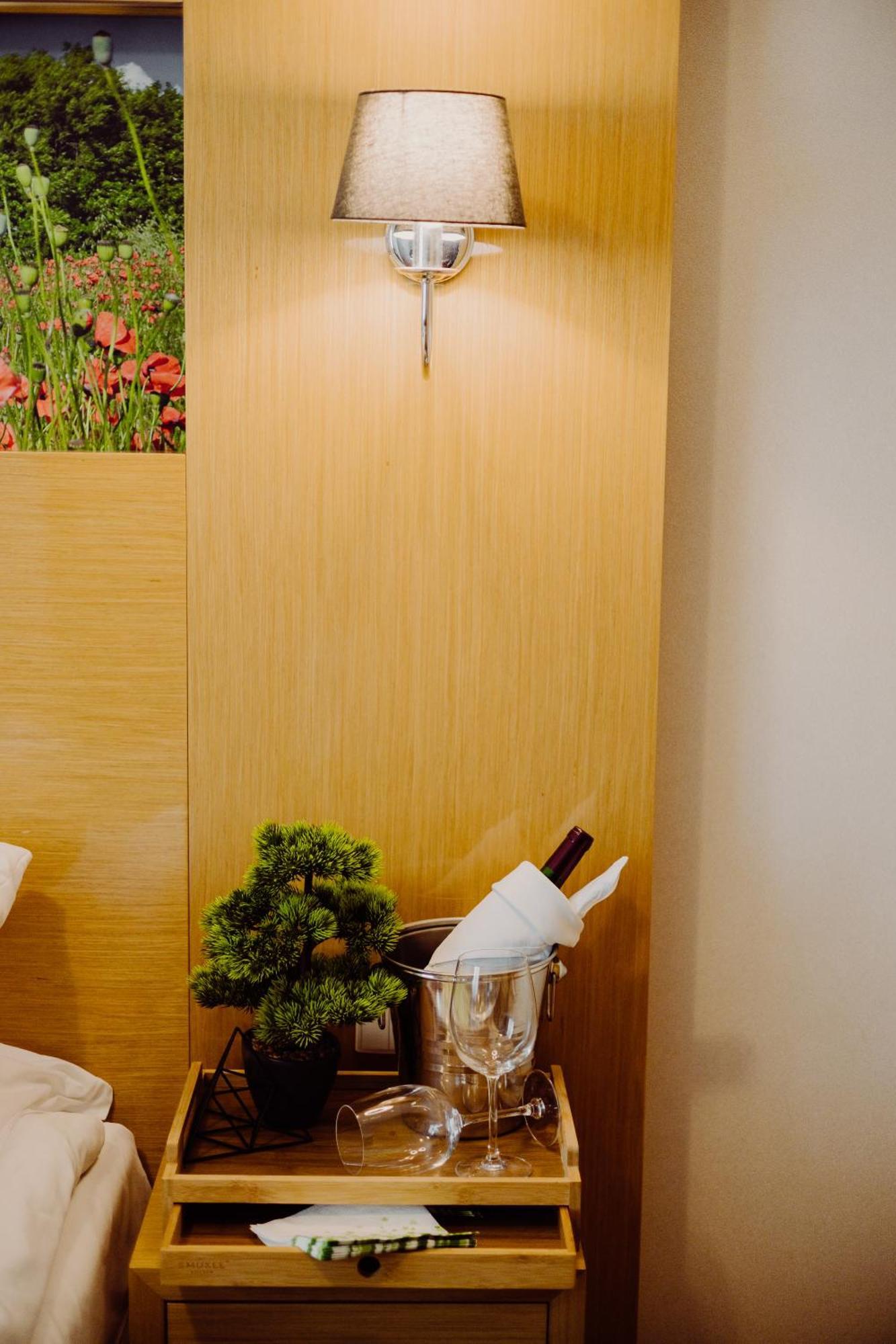 Hotel Bonsai Niemcza Eksteriør billede