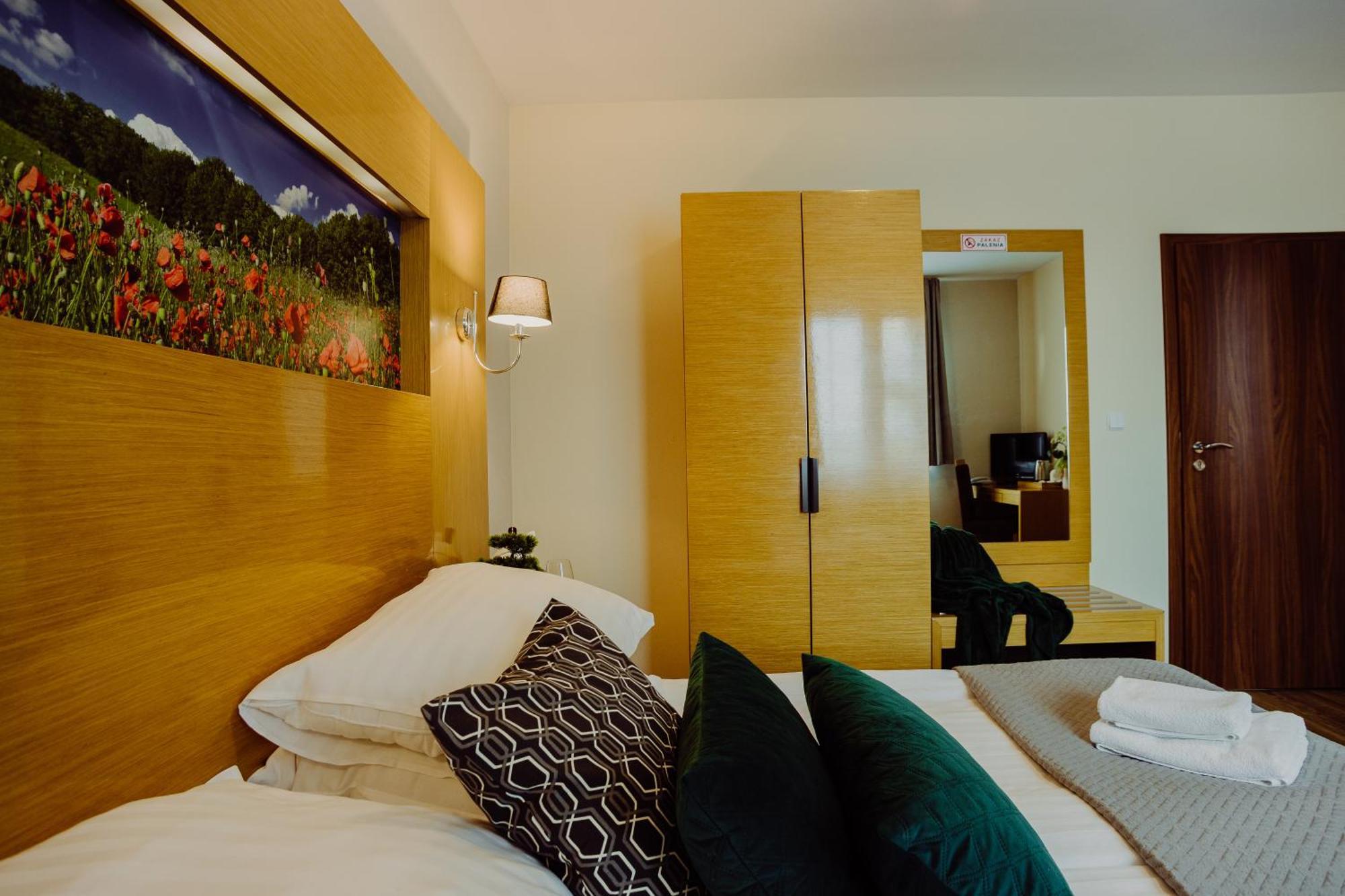 Hotel Bonsai Niemcza Eksteriør billede