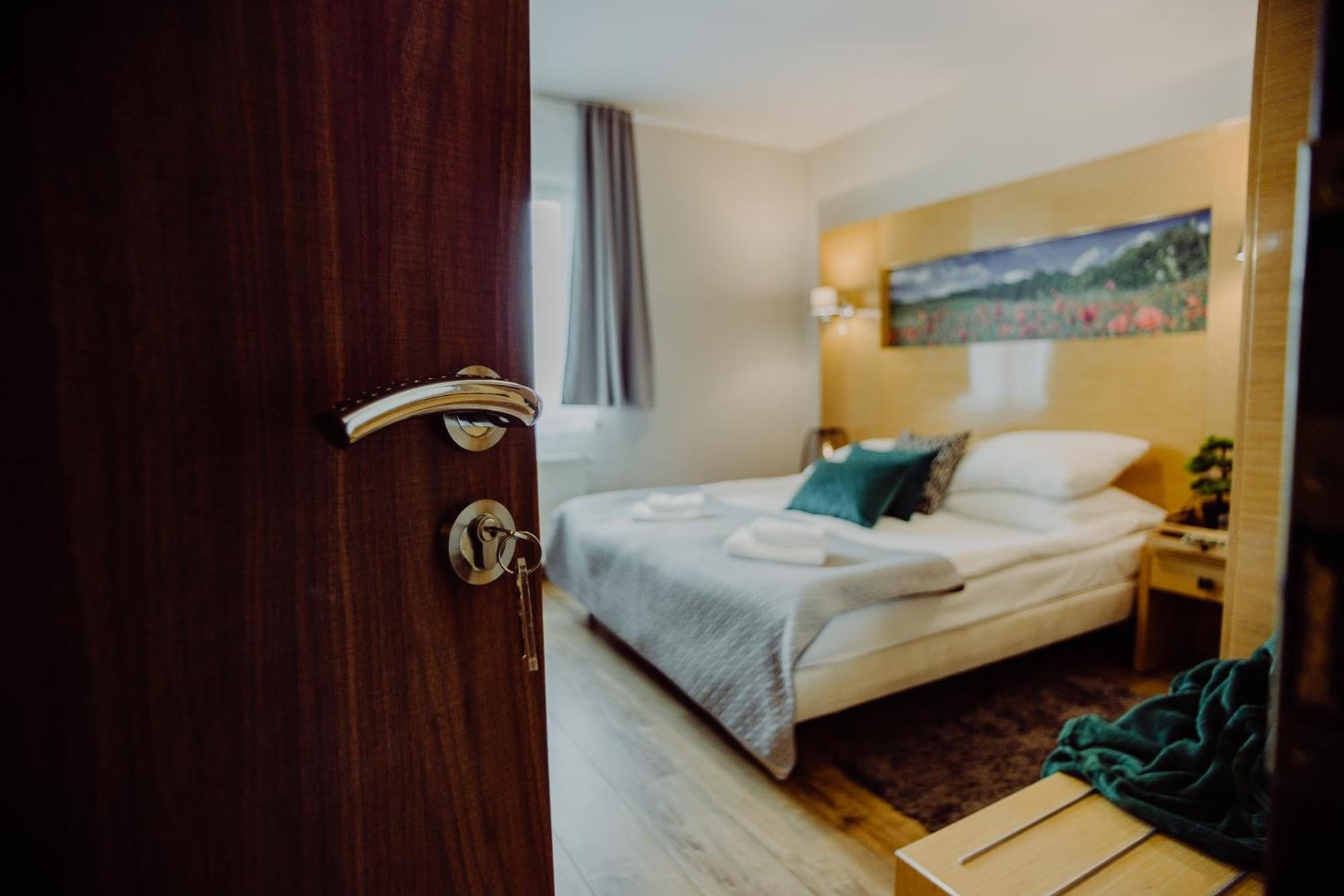 Hotel Bonsai Niemcza Eksteriør billede
