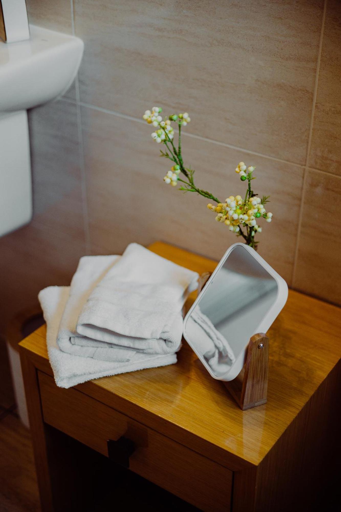 Hotel Bonsai Niemcza Eksteriør billede