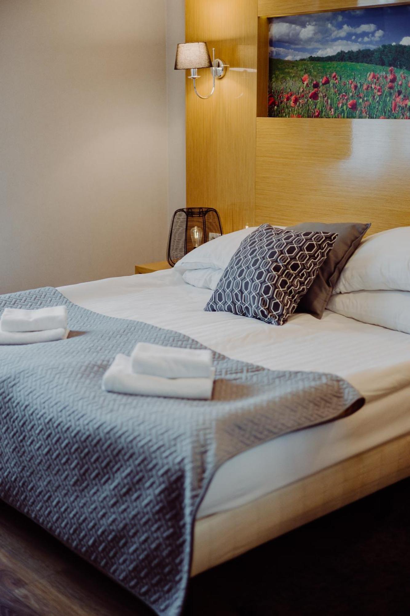 Hotel Bonsai Niemcza Eksteriør billede